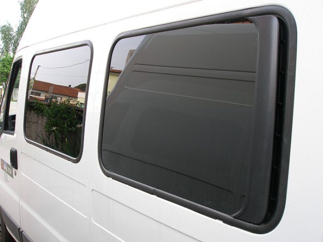 Pellicola oscurante per vetri furgone Syncro Torino