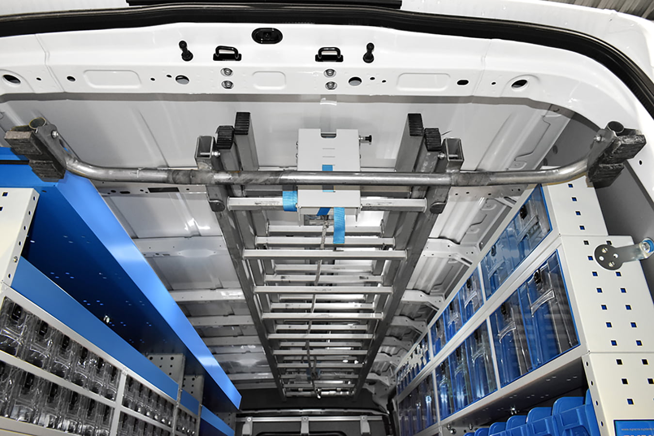 Soluzioni funzionali per furgoni portascala a soffitto da syncro system torino